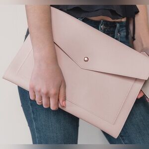 Glass Ladder & Co The Megan Portfolio Clutch in Blush Pink